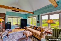 Historic New Hampshire Homestead: Prime B&B Opportunity