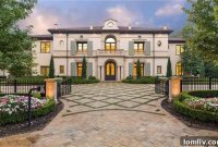 A Classic Italian Renaissance Villa Teeming with Grandeur and Lively Tales