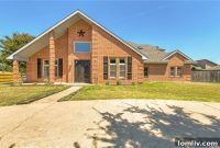 Grand Prairie’s Showstopping Master Suite