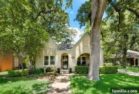 Classic Oakhurst Charm Refined on Daisy Lane