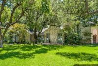 A Royal Residence Awaits in Casa Linda Estates