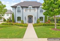 Monochrome Maven? Uncover Stark Clarity in This High-Contrast Black and White Design