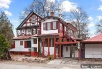 Spokane Triplex: Tiled and Unapologetically Bold