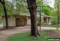 Cedar Oaks Midcentury Modern: Infused with Artistic Flair