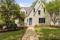 University West Cottage: A Fresh Spring Retreat