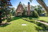 Discover This Hollywood Tudor’s Heart: A Kitchen Where Love and Design Seamlessly Blend