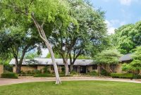 The Millionaire’s Daily Escape: Golf, Pool, and Perpetual Play