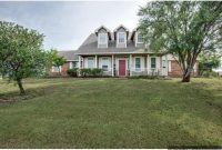 Your Country Oasis: Modern Comfort in This Celina Farmhouse