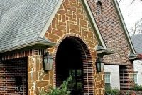 “Sex and the City” Closet Headlines Police Chief and Reporter’s Greenland Hills Home Listing