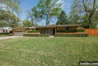 Lochwood’s Midcentury Charm Time Forgot