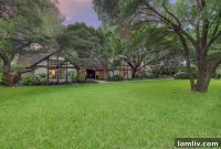 Beat the Texas Inferno: Your Oasis Awaits with Lush Trees, Nature’s Buzz & Dual Master Suites