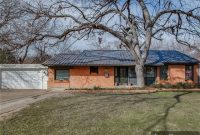 Dilbeck Style Revived: North Oak Cliff Cottage Blends Rustic Allure with Contemporary Comforts