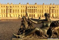 Master the Parisian Walk with House Hunters International’s Adrian Leeds