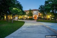 Aledo Ranch: Luxury Equestrian Haven on 20 Acres