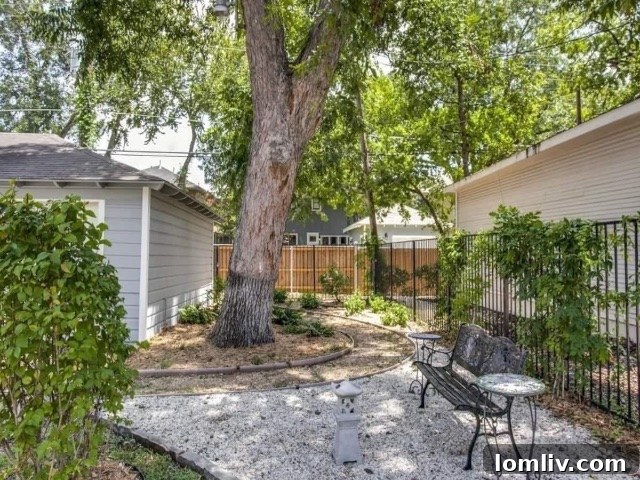 Detailed view of the duplex entrance, featuring a vibrant yellow door and well-maintained facade.