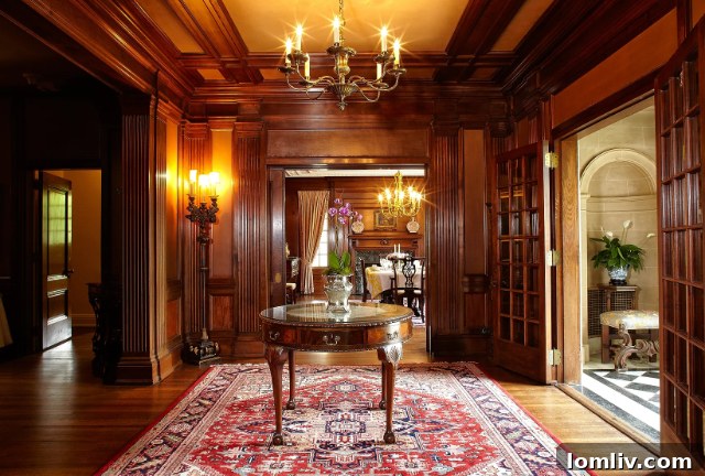 Elegant entry to the historic Aldredge House