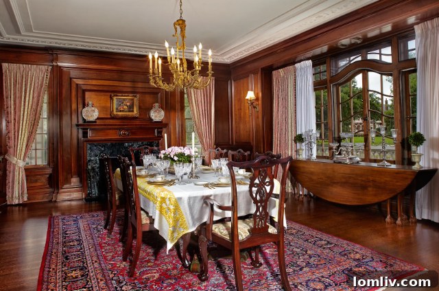 Modern dining room of Aldredge House