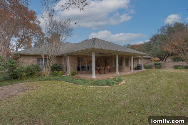 Westcliff Home on Ranier Court: Stunningly Remodeled for Ideal Living 8 Spacious half-acre corner homesite in Westcliff with mature trees