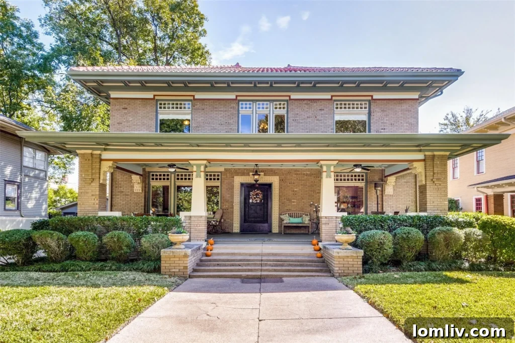 Teksas'ta Milyon Dolarlık Ev Satışları 2022'de Patlama Yaptı 3 Historic Prairie-style home in Munger Place, Dallas