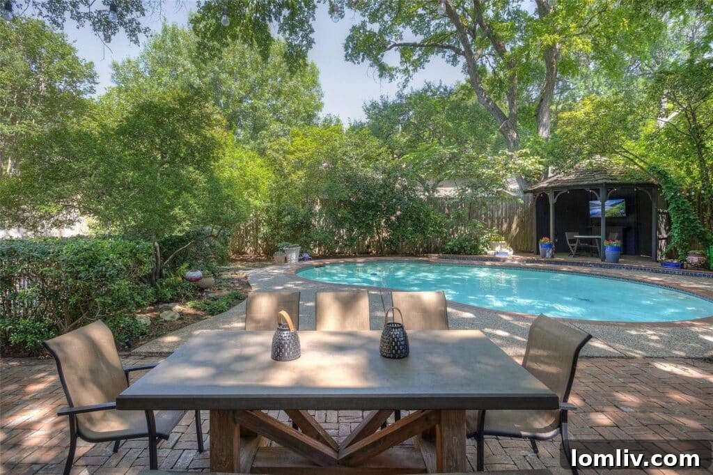 Overton Park's Verdant Retreat: A Blissful Haven for Family & Festivities 11 Özel Banyo Detayı: Şık ve Modern Armatürler