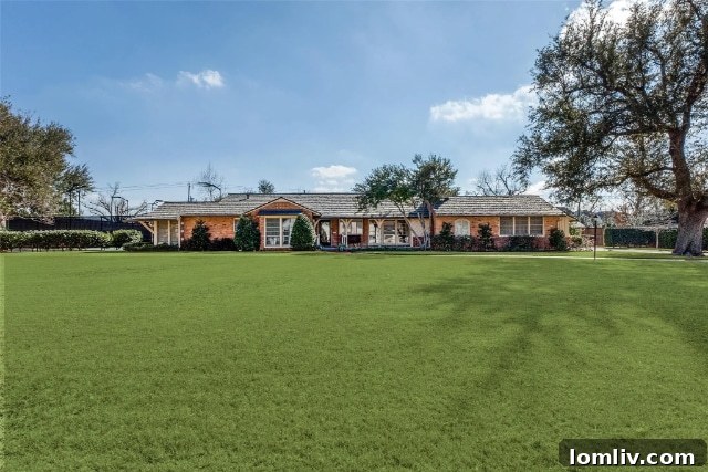 Architectural details of a newly discovered Charles Dilbeck home facade