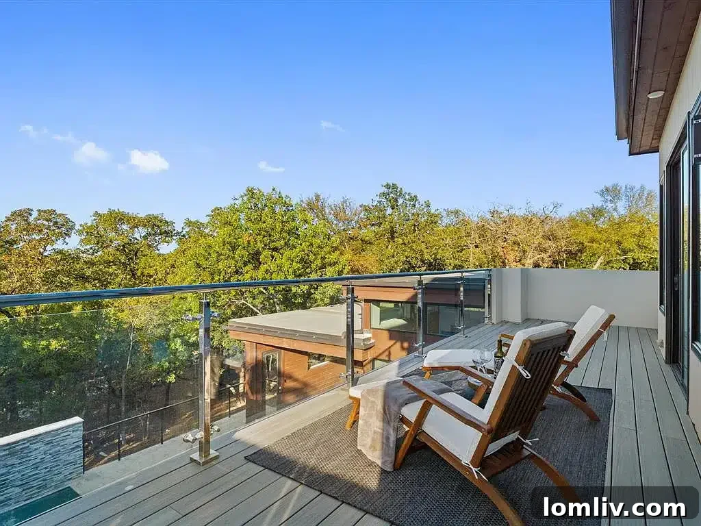 Spectacular infinity pool overlooking Lake Grapevine, offering an exquisite outdoor experience.