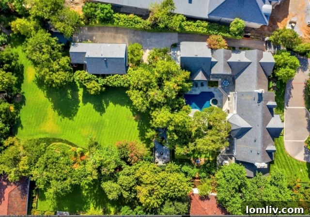 Georgian Mansion Charming Playhouse for Children