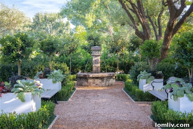 Georgian Mansion with Formal Gardens at Entry
