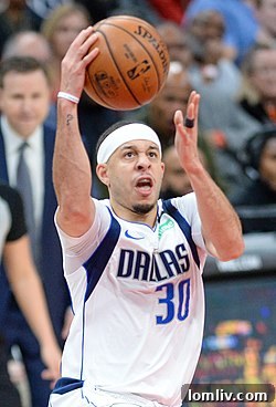 NBA star Seth Curry in Dallas Mavericks jersey