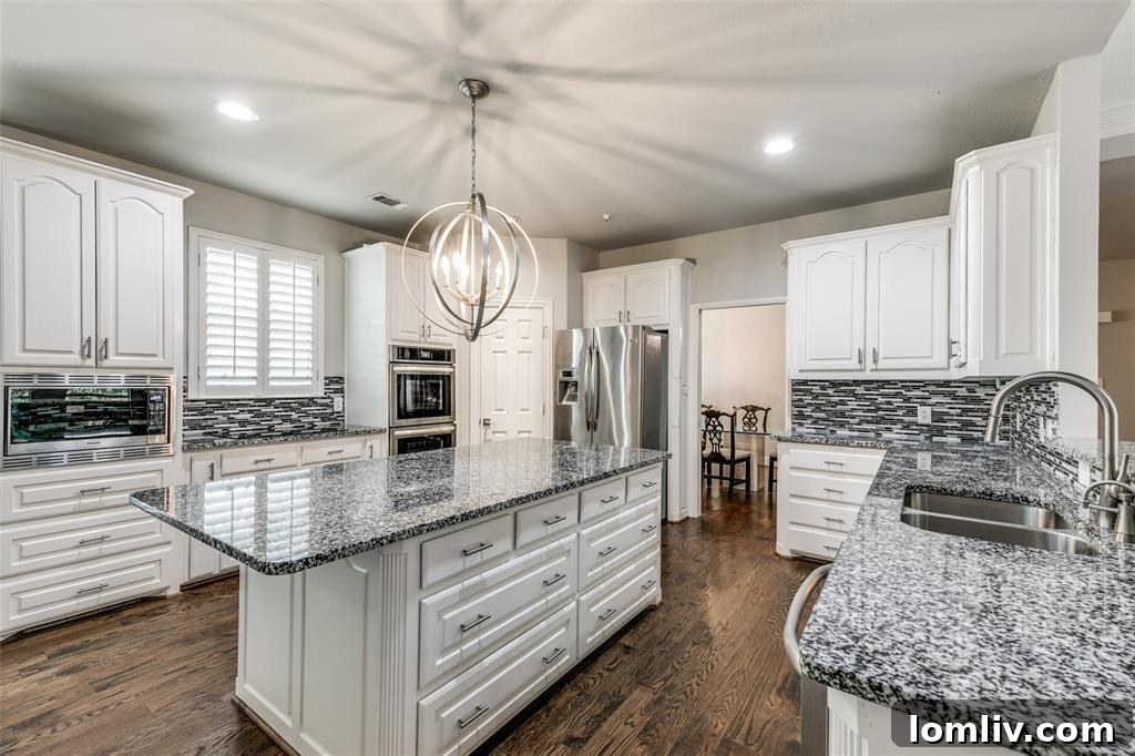 Cozy breakfast nook or informal dining space next to the kitchen.
