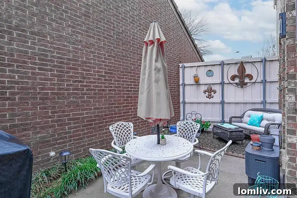 Comfortable guest bedroom, ideal for family or visitors.