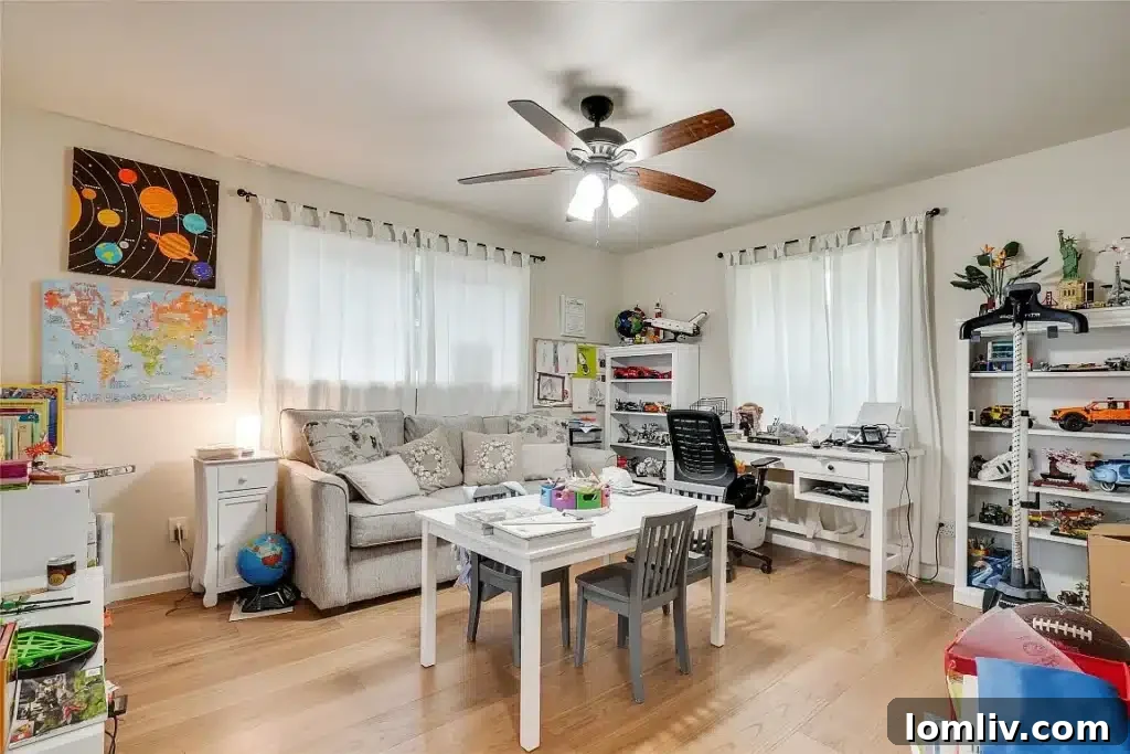 Spacious living room with fireplace, perfect for family gatherings and relaxation.