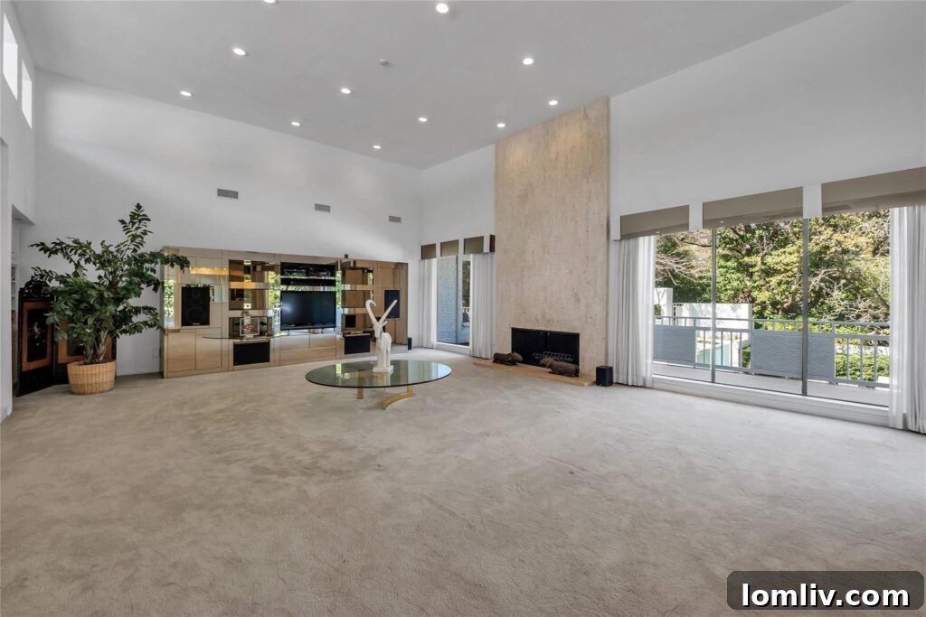 Light-Filled Interiors of Nash Estate