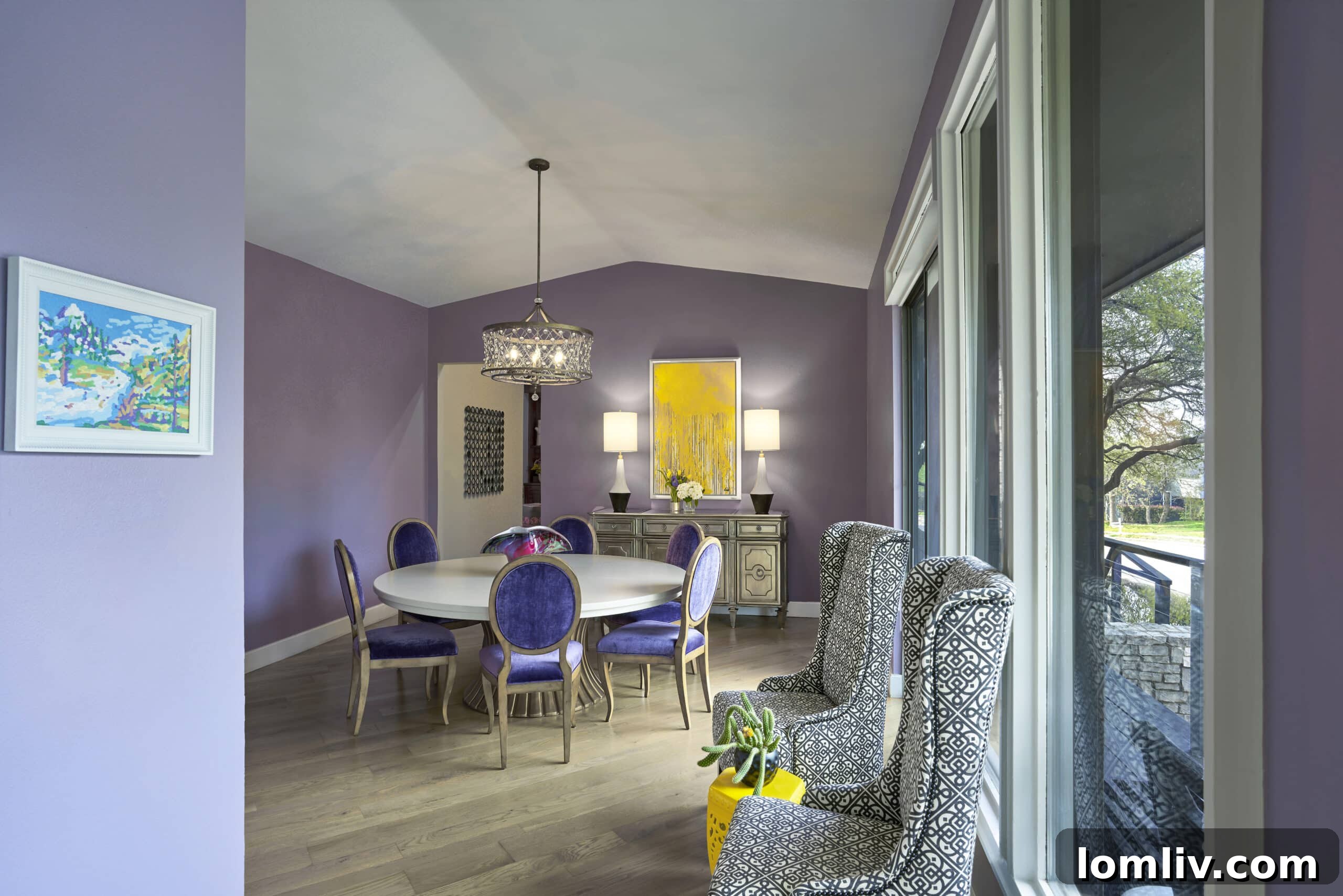 Las Colinas home with homeowners demonstrating a love for bold colors