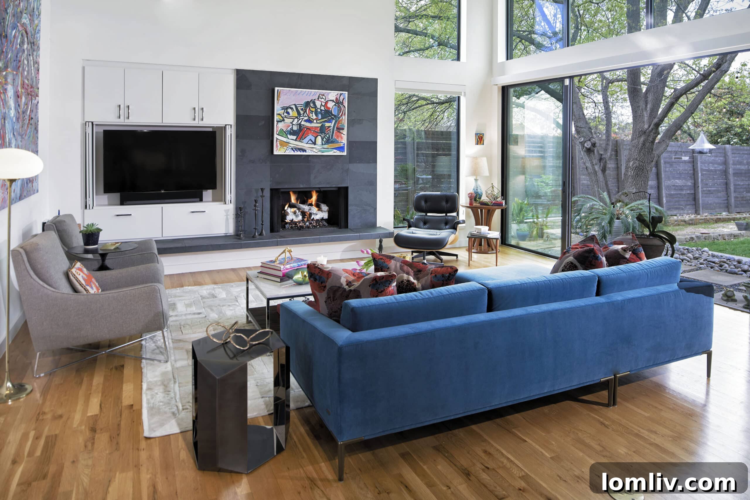 Las Colinas home designed with clean lines and modern aesthetics