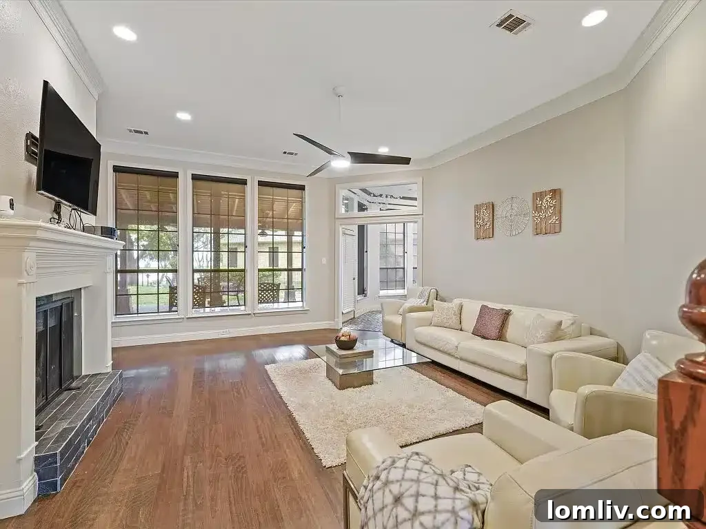 Elegant master suite with lake views in 3422 Mallard Park, Rowlett