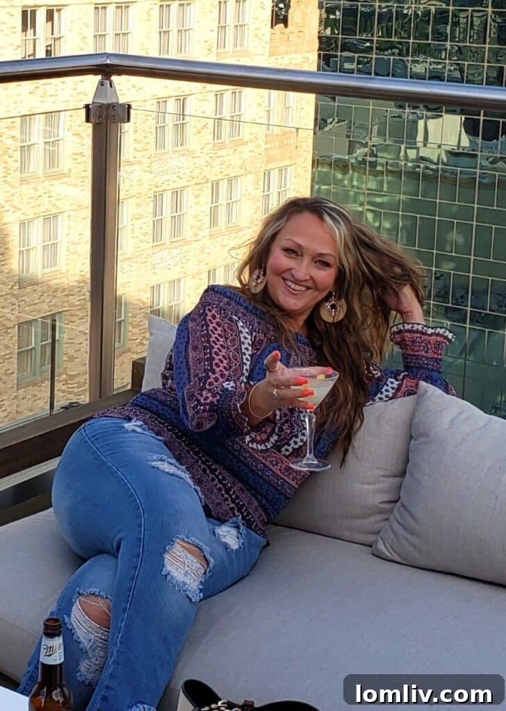 JPAR Realtor Redonna Dunlap's Mantra: Be Kind and Patient 4 Redonna Dunlap, doğa sevgisini ve ailesine olan düşkünlüğünü yansıtan bir anın tadını çıkarırken.