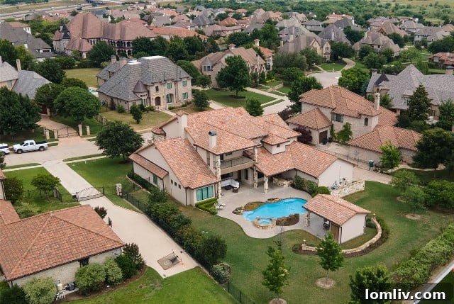Spacious and inviting living area in 4608 Cardona Court
