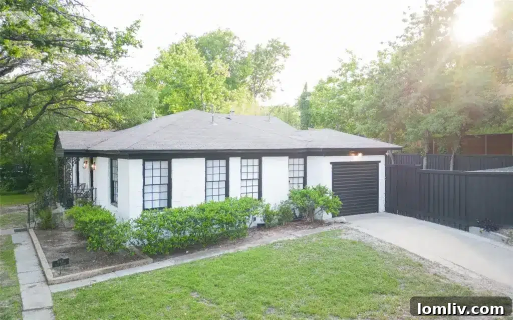 Elegant Living Space with Refined Decor