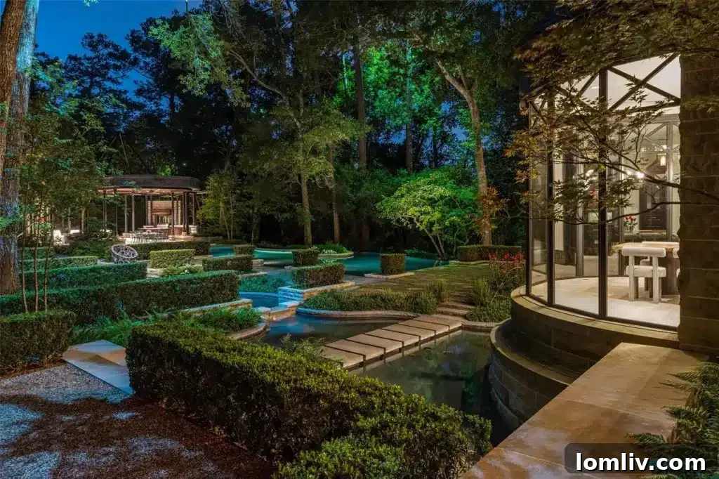 The sparkling private pool adjacent to the guest lodge.