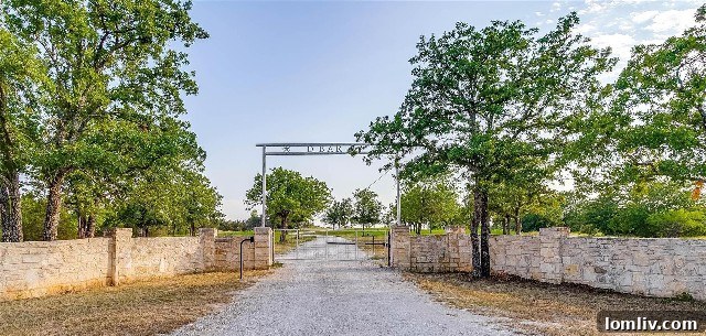 Welcome sign for D Bar 6 Ranch