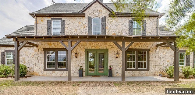 Exterior of the 4400-square-foot main house at DBar6 Ranch