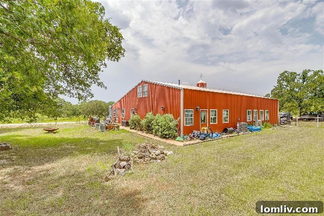 Exterior of the DBar6 Ranch barndominium with ample space