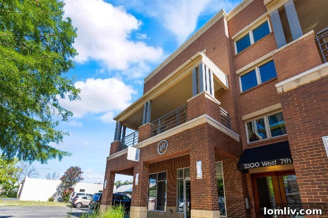 3300 West 7th Condos in Fort Worth, showcasing a highly walkable urban environment with numerous nearby attractions.