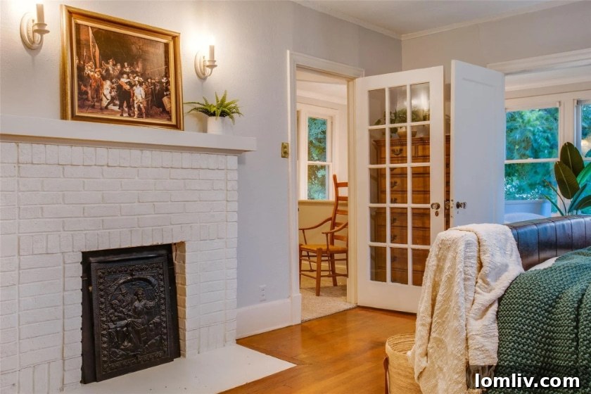 Winnetka Heights Landmark Marks 100 Years of Inspiring Innovation 11 Elegant bedroom in a historic Dallas property