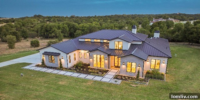 Rancho Ladera: Ample Room, Right Where You Need It 2 Spacious single-story luxury home on 2.5 acres in Aledo, Texas