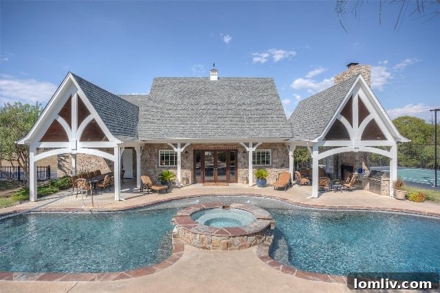 Pool and pool house with relaxation areas