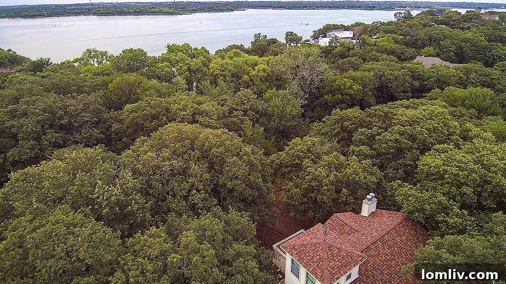 Highland Village Texas real estate overlooking Lake Lewisville