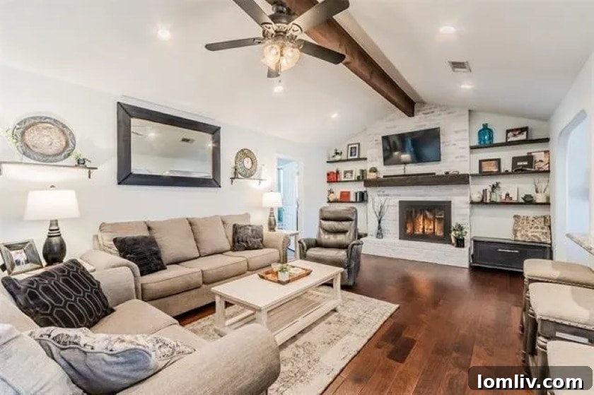 Dallas's 6 Most Grisly Murder Scenes 7 Interior living room photo from 2022 listing