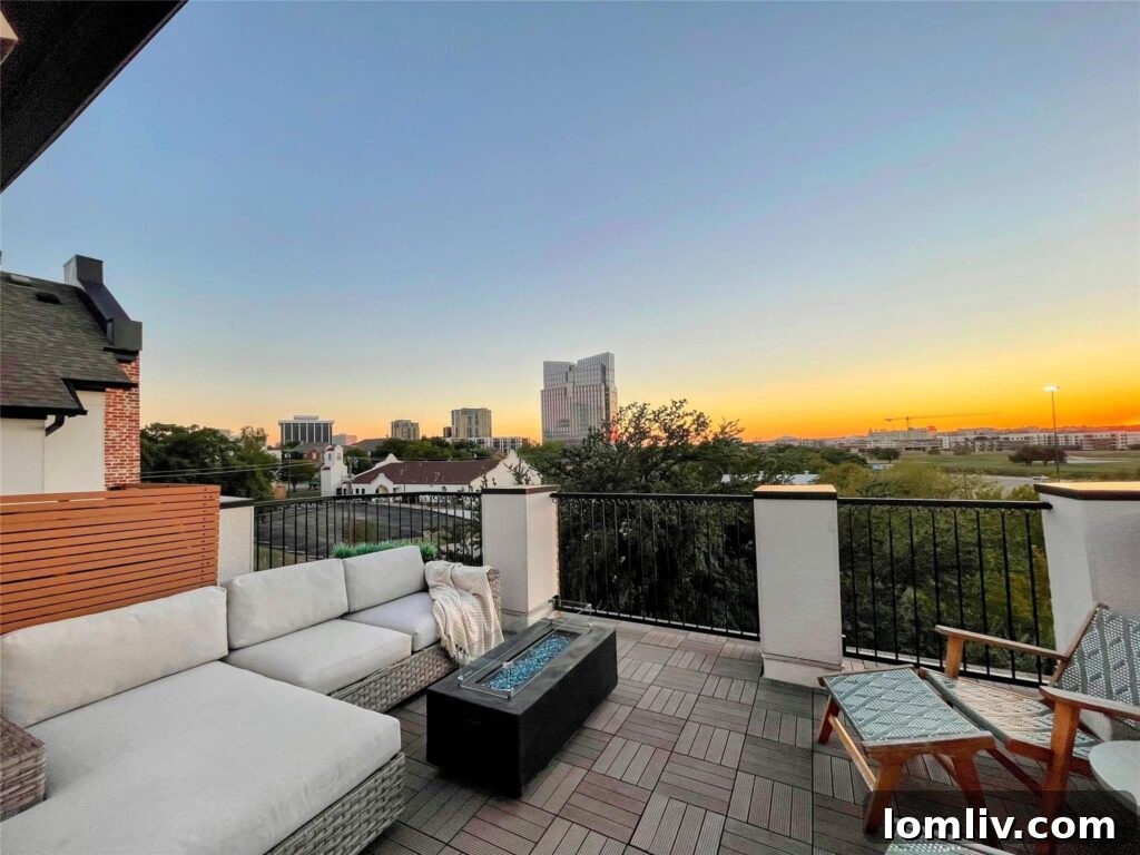 Second Bedroom with En Suite Bath in Fort Worth Townhome